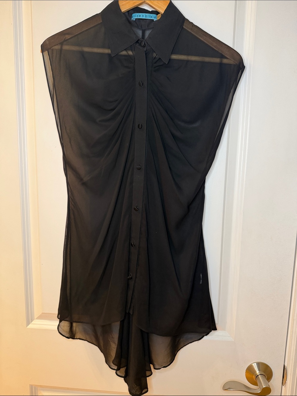 Alice + Olivia Black Sheer Button-Front Sleeveless Blouse, size XS